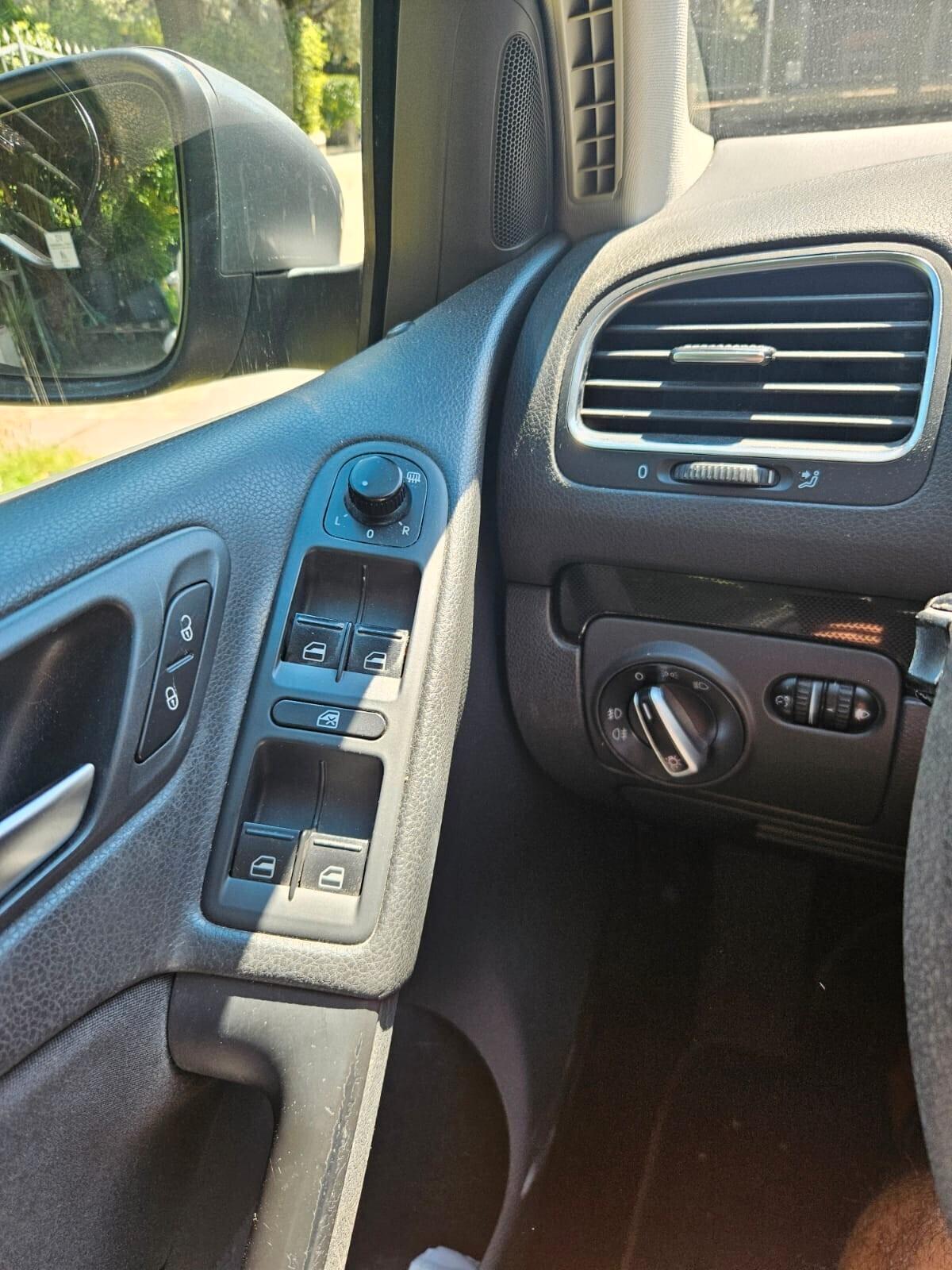 Volkswagen Golf 1.6 TDI DPF 5p. Highline