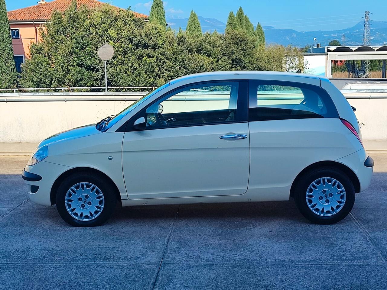 Lancia Ypsilon 1.2 16V Oro