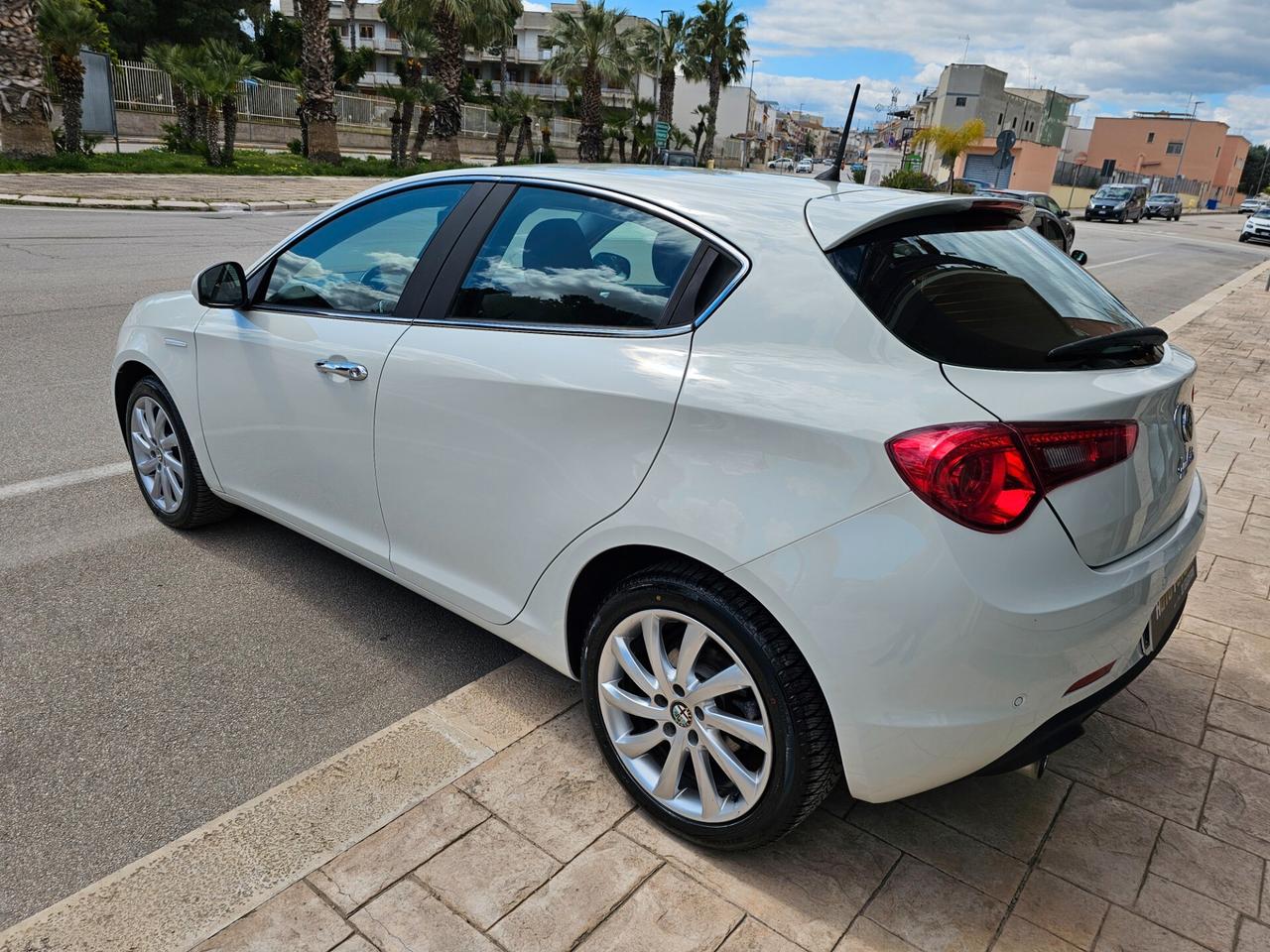 Alfa Romeo Giulietta 1.6 JTDm-2 105 CV Distinctive