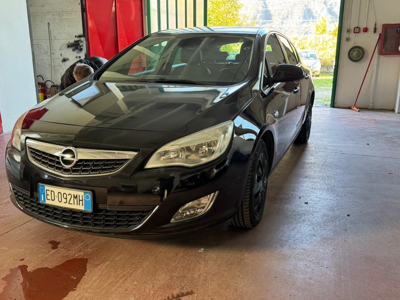 Opel Astra 1.4 Turbo 140CV 5 porte Cosmo SI NEOPATENTATI