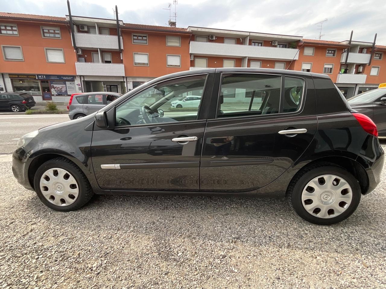 Renault Clio 1.2 16V SporTour Luxe