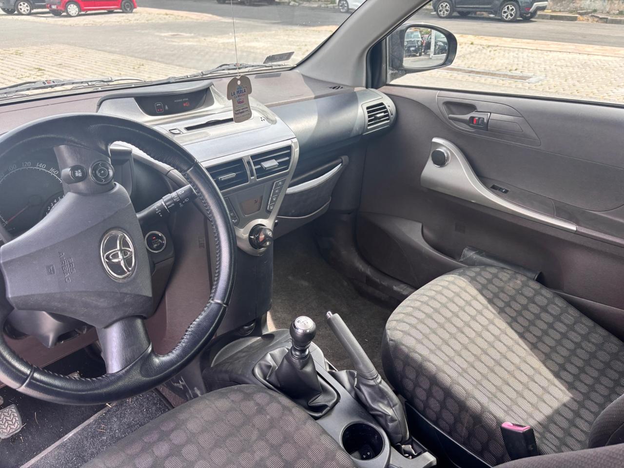 Toyota iQ 1.0