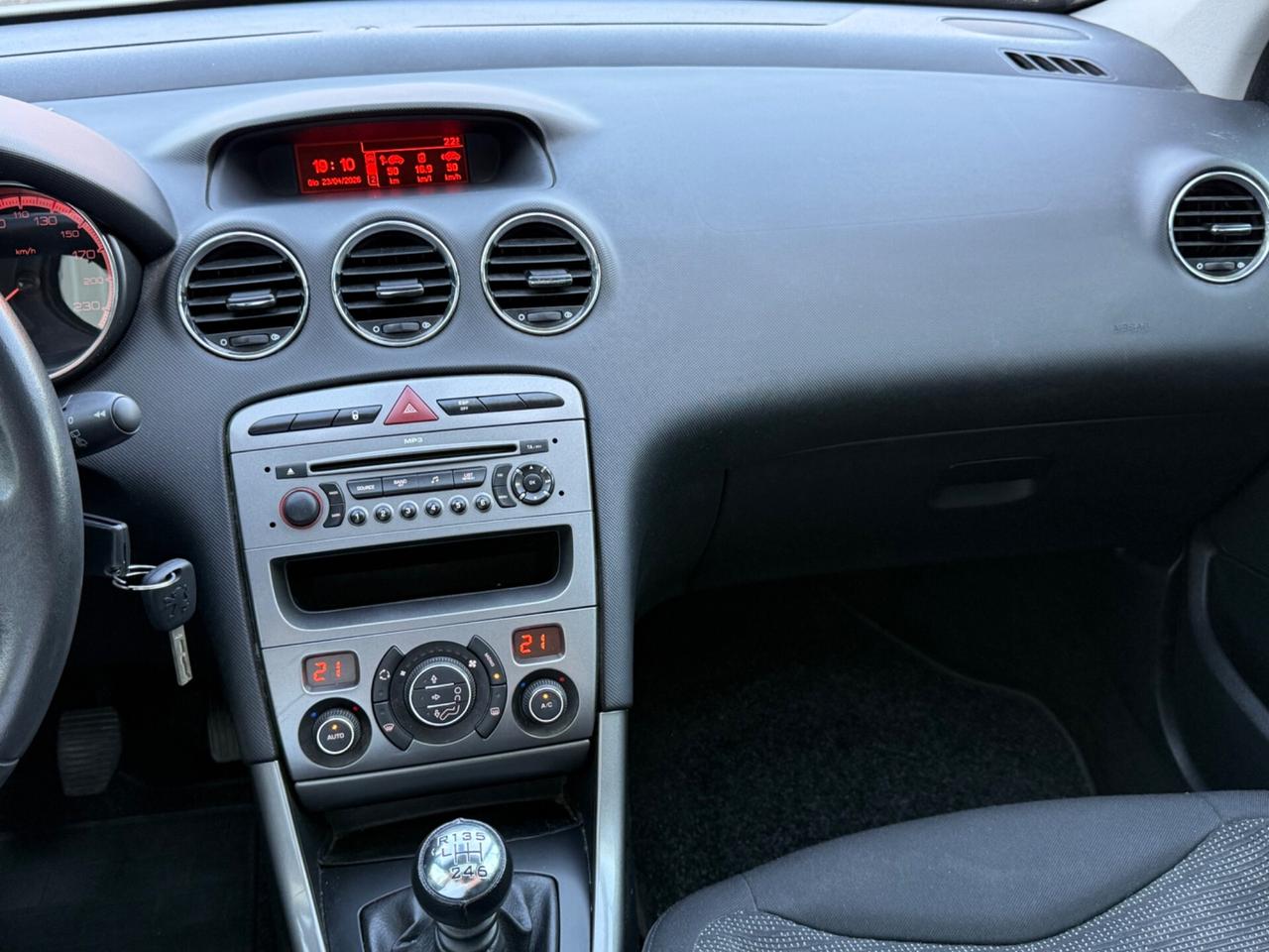Peugeot 308 7 posti TAGLIANDI CERTIFICATI 1.6 HDi 110CV SW Ciel Tecno