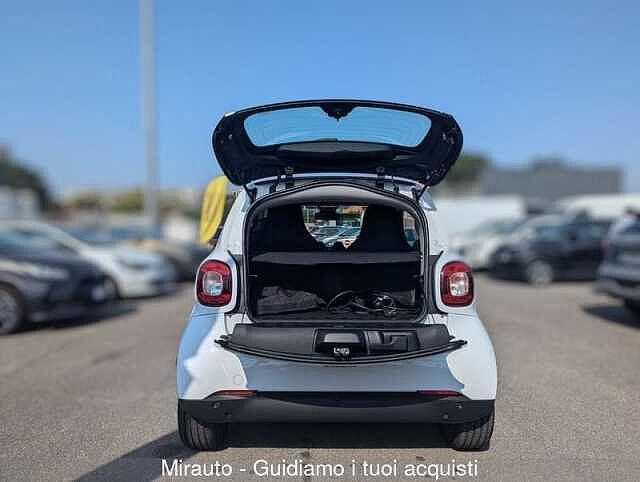 Smart fortwo EQ Pulse - VISIBILE IN VIA TIBURTINA 1064