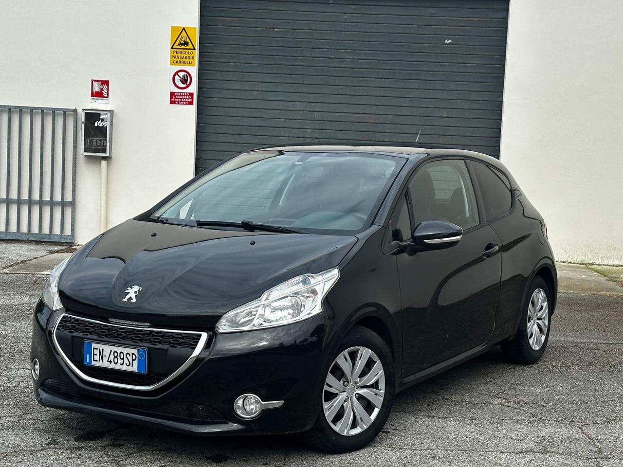 Peugeot 208 1.4 HDi 68 CV 3 porte Allure