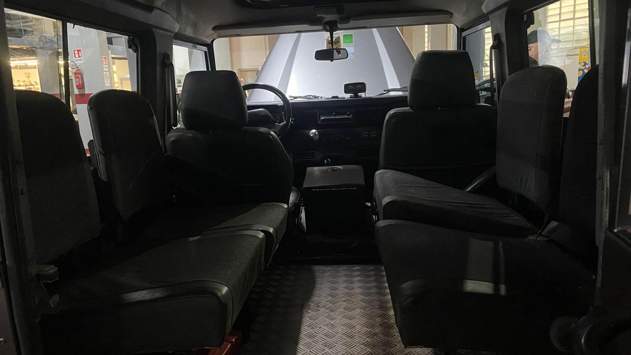 Land Rover Defender LD - Tomb Raider