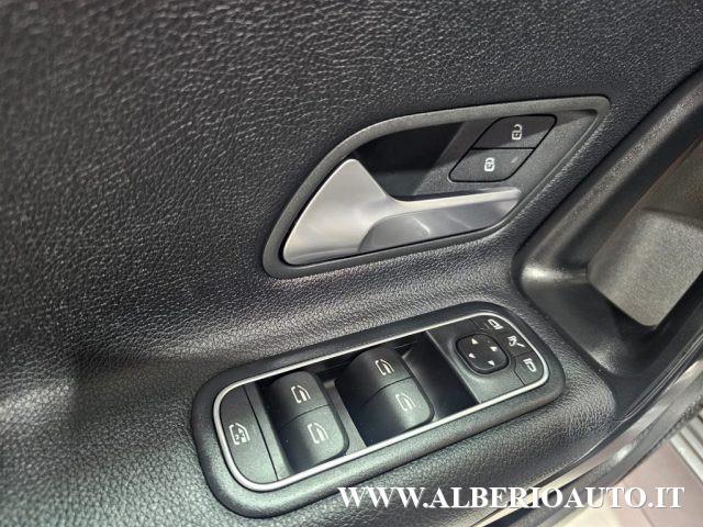 MERCEDES-BENZ A 180 d Automatic Business Luci Ambient