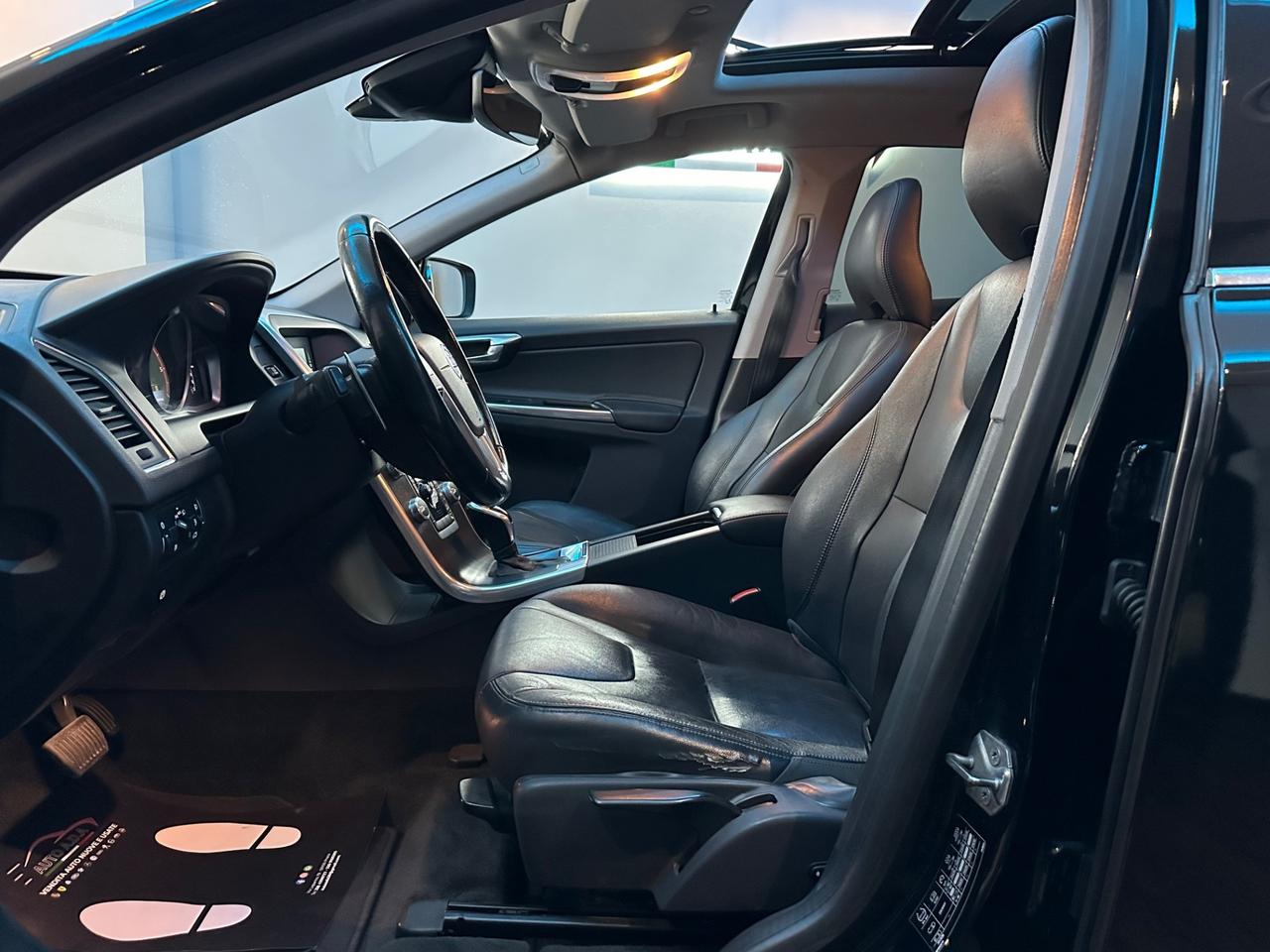 Volvo XC 60 XC60 D4 AWD Geartronic R-design Momentum N1