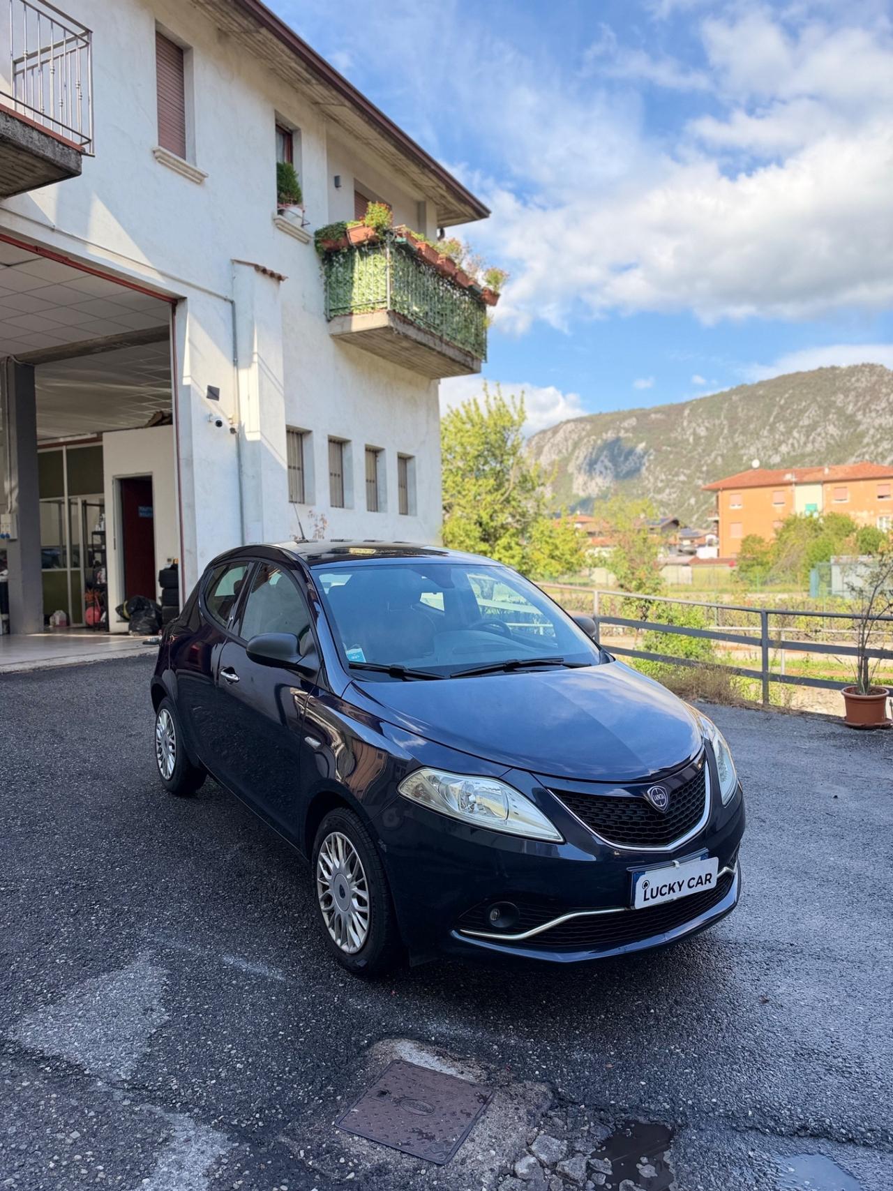 Lancia Ypsilon 1.3 MJT 16V 80 CV 5 porte S&S Silver