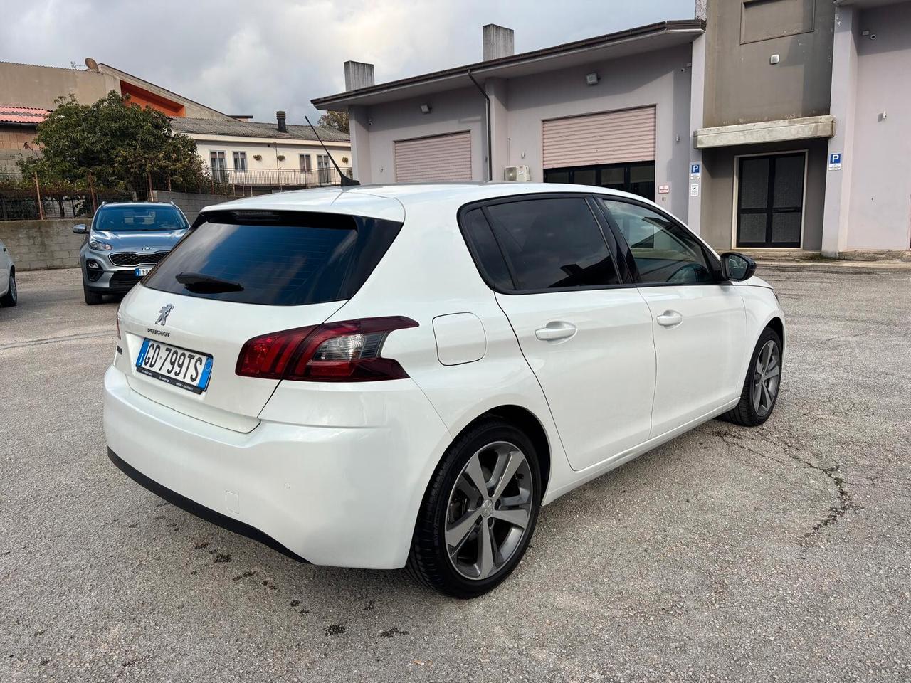 Peugeot 308 BlueHDi 130 S&S EAT8 2021