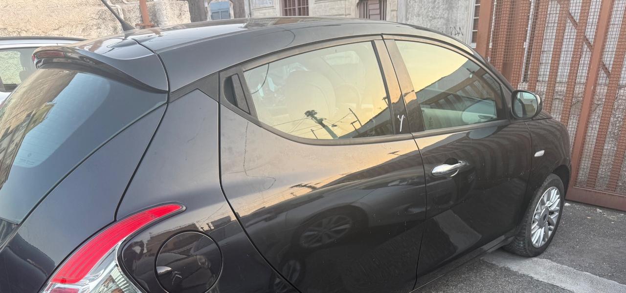 Lancia Ypsilon 1.3 Multijet 95 cavalli anno 2016