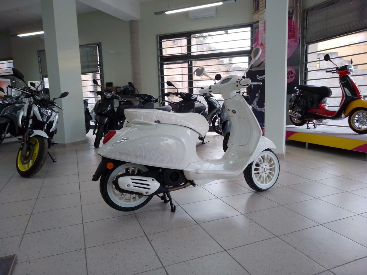 VESPA SPRINT 125 IGET ABS JUSTIN BIEBER BIANCO