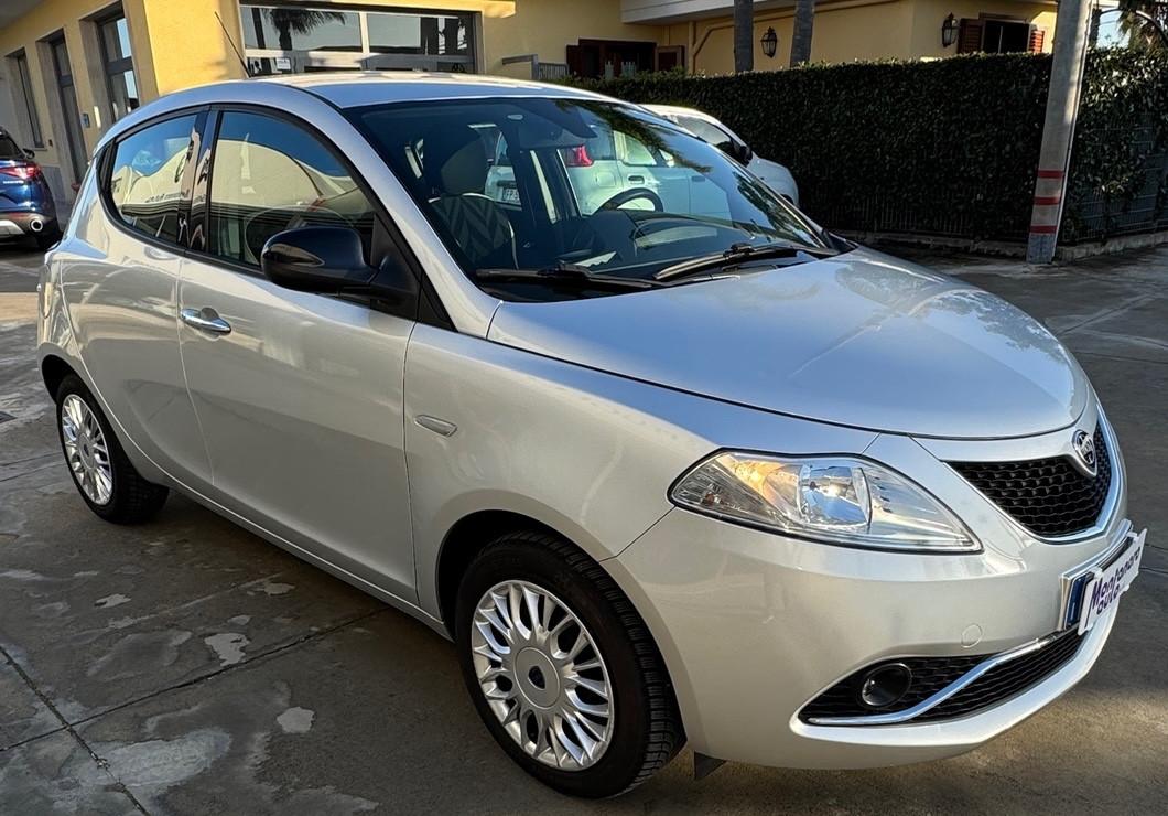Lancia Ypsilon 1.2 69 CV 5 porte Gold