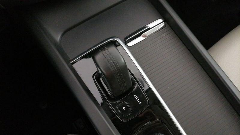 Volvo XC60 2.0 b5 Momentum Pro awd auto