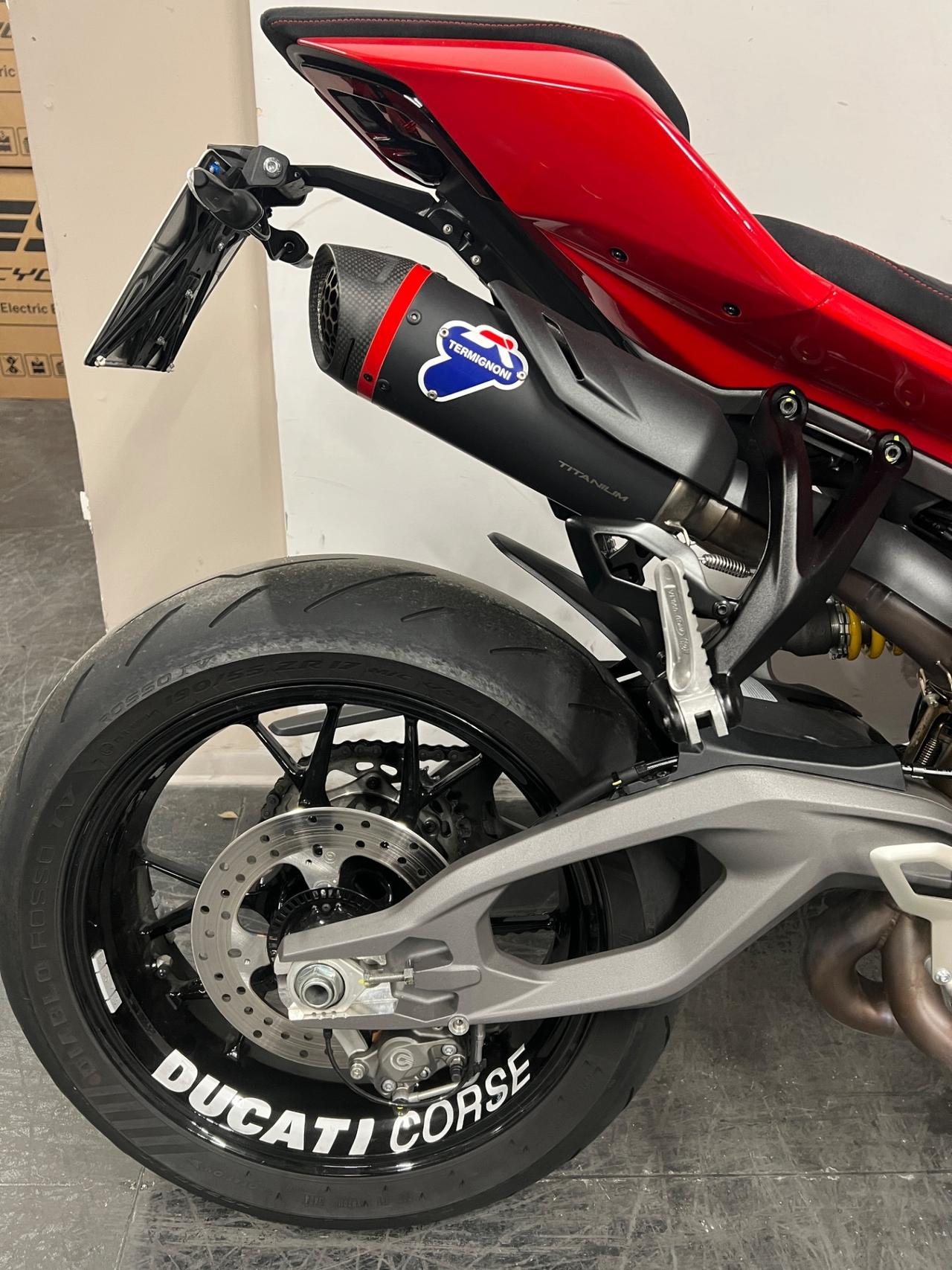 Ducati Streetfighter V2