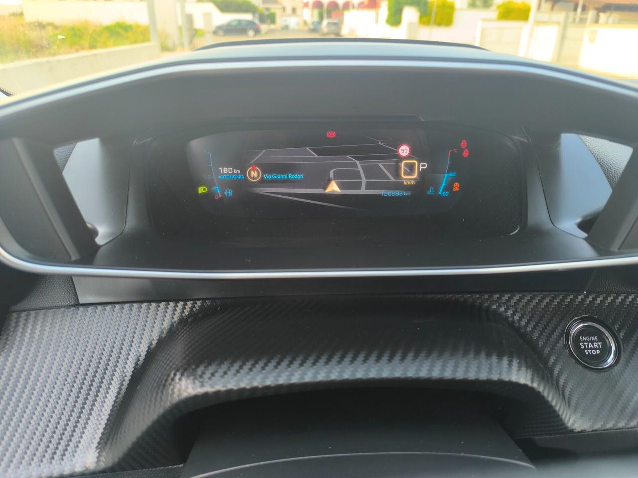 PEUGEOT 2008 1.5 DIESEL EAT8 ALLURE PACK NAVI 10 HD/COCKPIT/