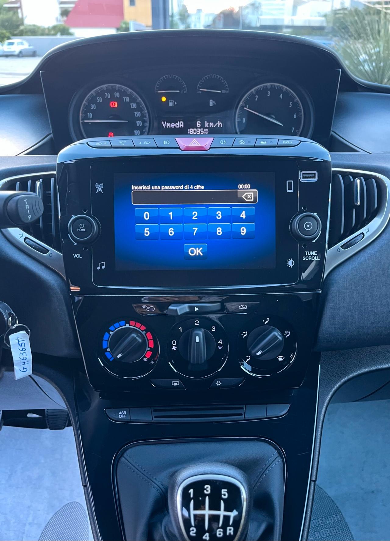 Lancia Ypsilon 1.0 FireFly 5 porte S&S Hybrid Gold