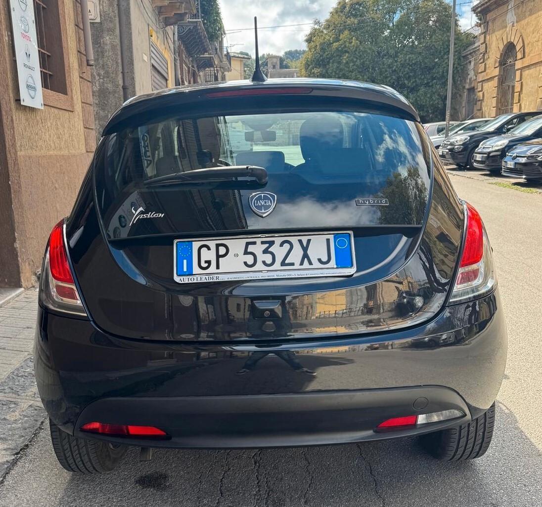 Lancia Ypsilon 1.0 FireFly 5 porte S&S Hybrid Gold