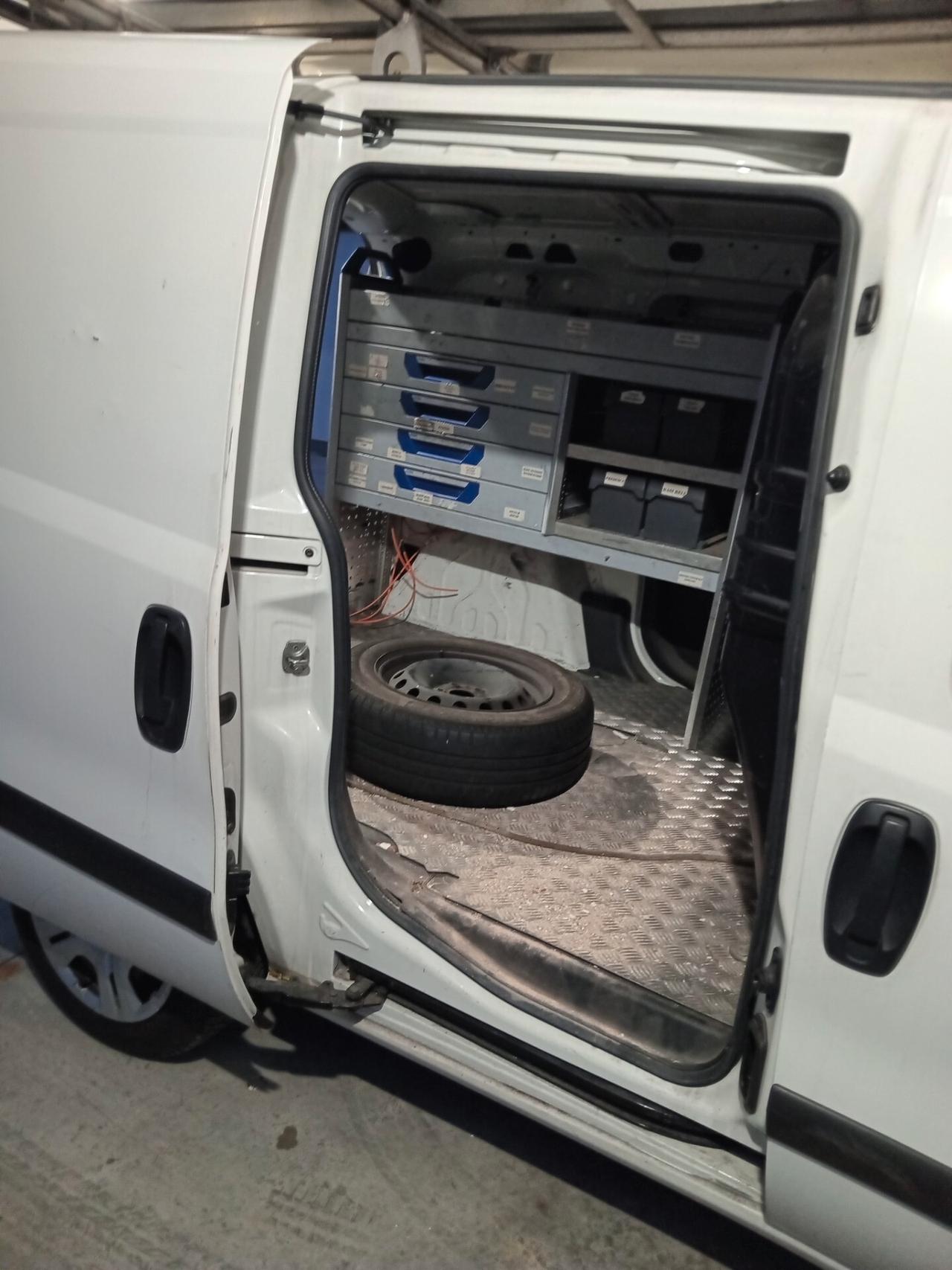 Doblò 1.6 MJT 105CV Lamierato SX 3 Posti CON ATTREZZATURA