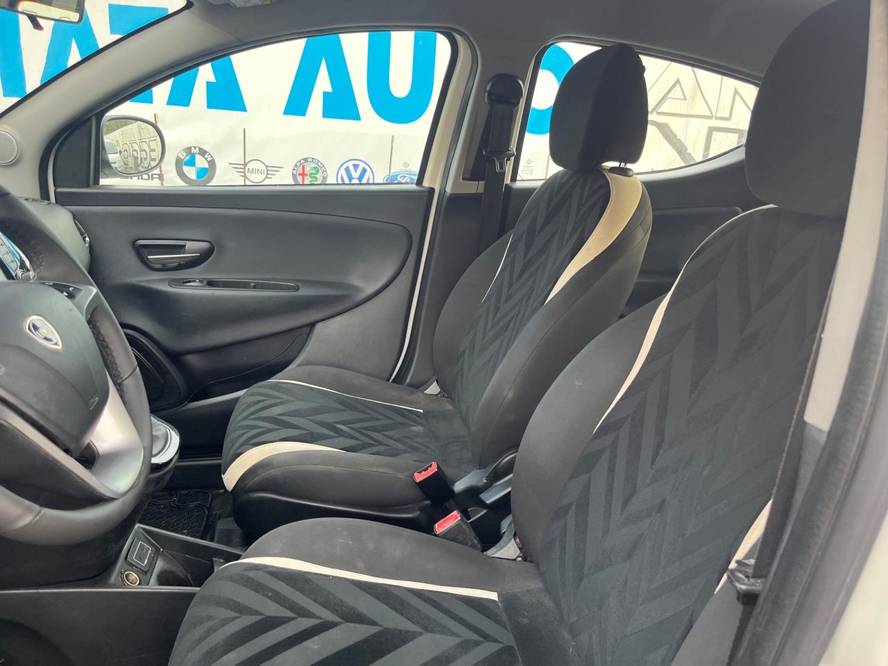 Lancia Ypsilon 0.9 TwinAir 85 CV Ecochic Gold