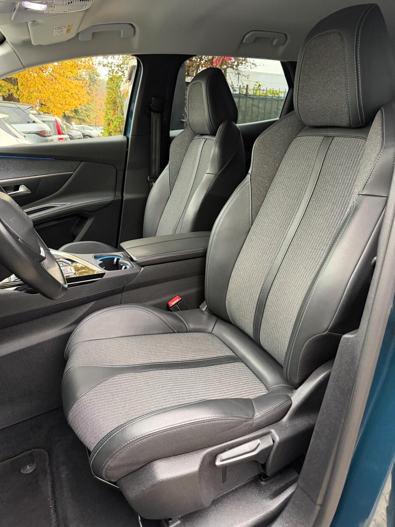 Peugeot 3008 Hybrid 225 e-EAT8 Allure Pack