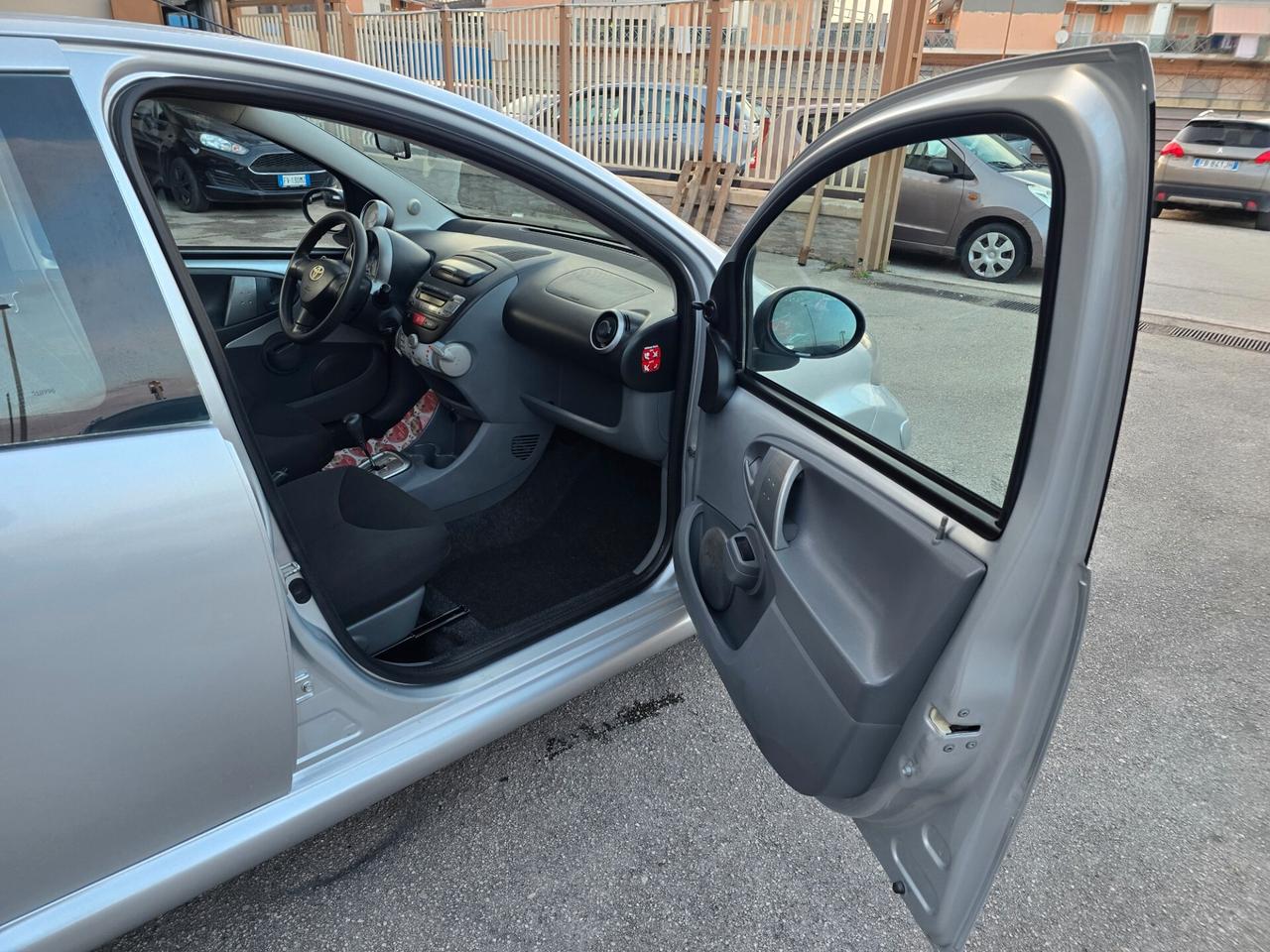 Toyota Aygo 1.0 12V VVT-i 5 porte Sol Connect MMT