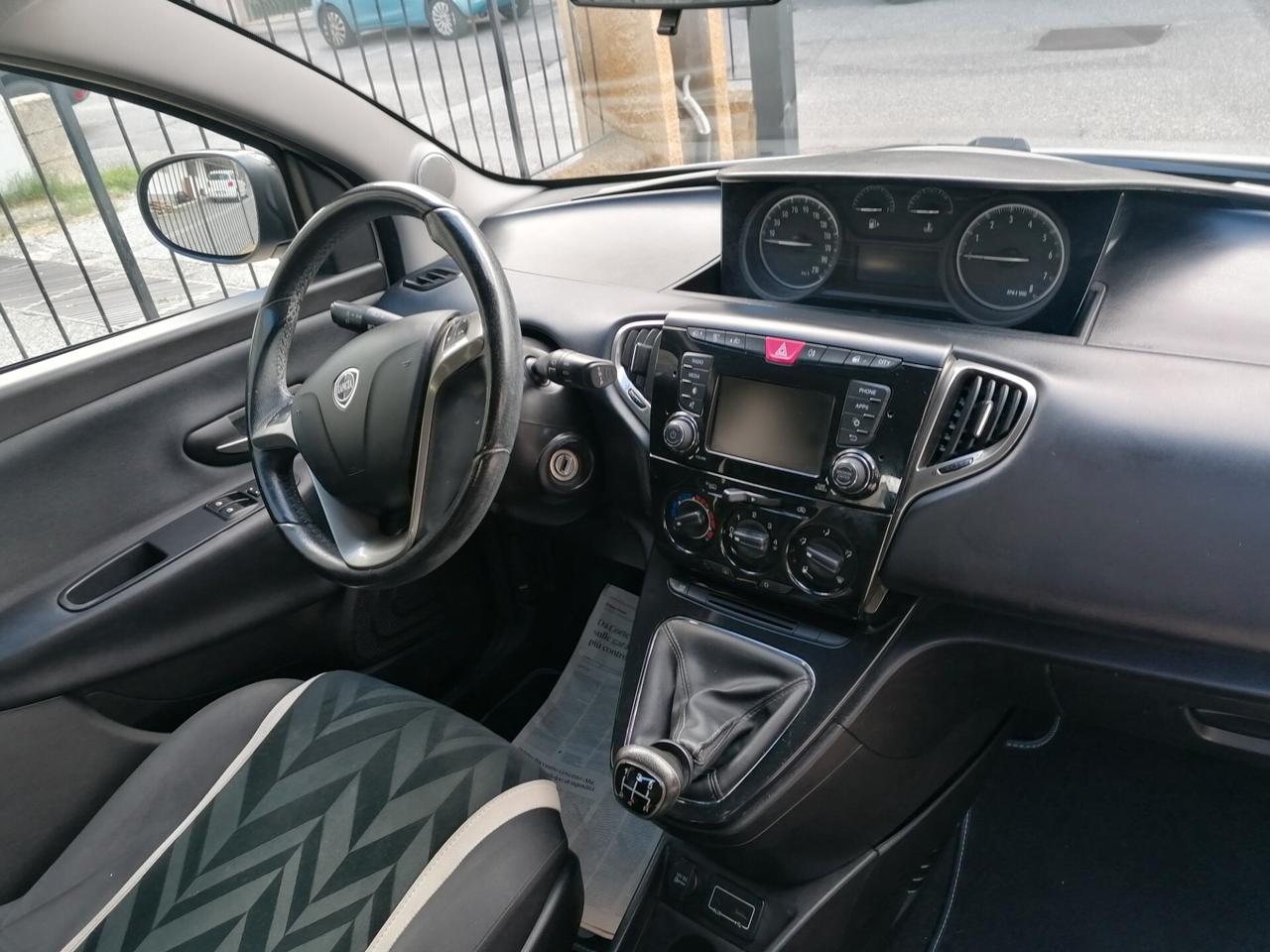 Lancia Ypsilon 1.2 69 CV 5 porte Gold