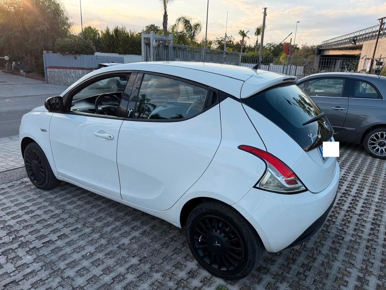 Lancia Ypsilon 1.2 69 CV 5 porte Elefantino-2015