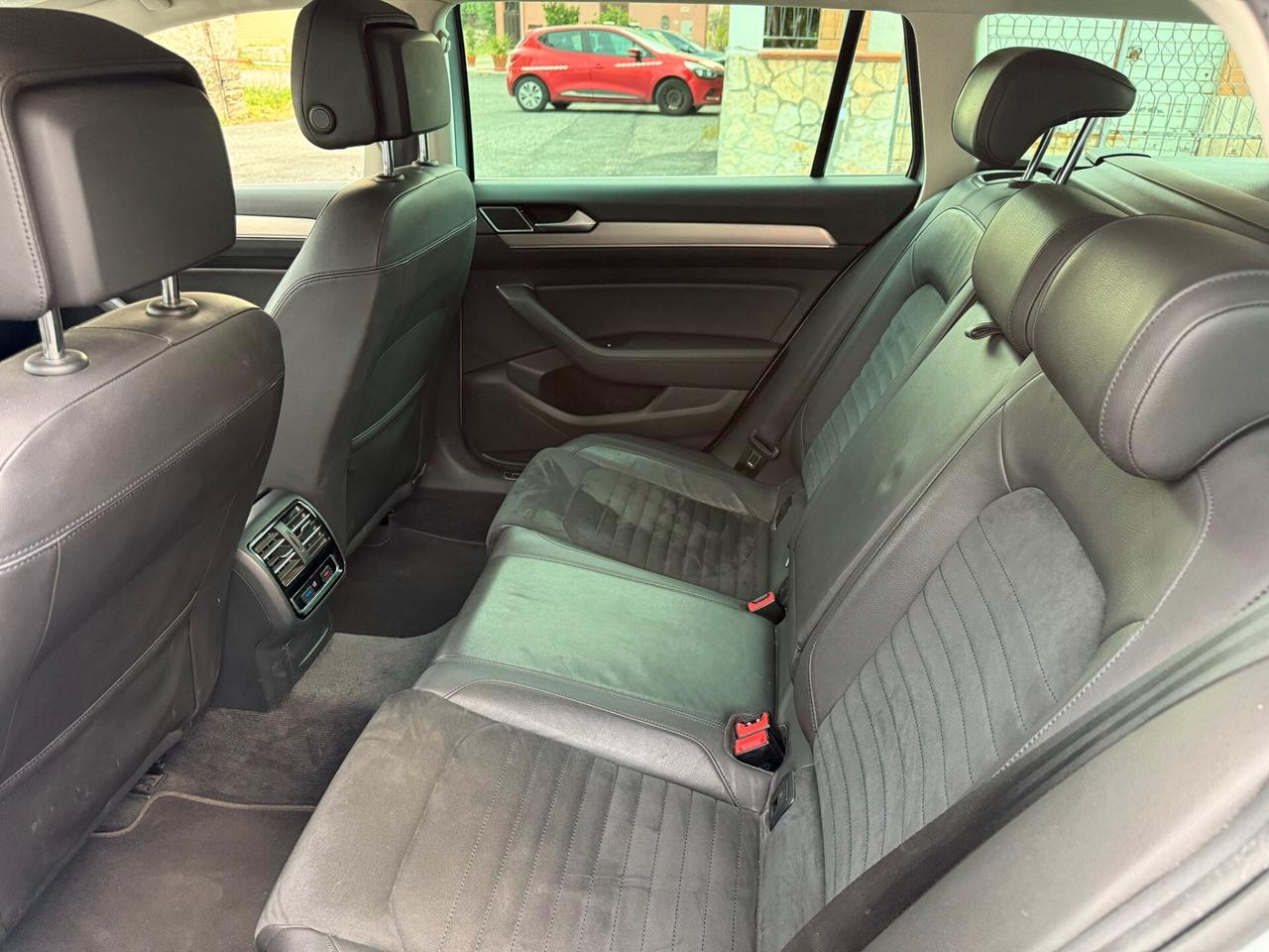 Volkswagen Passat Variant 2.0 TDI 150cv DSG Full Opt - Superprezzo