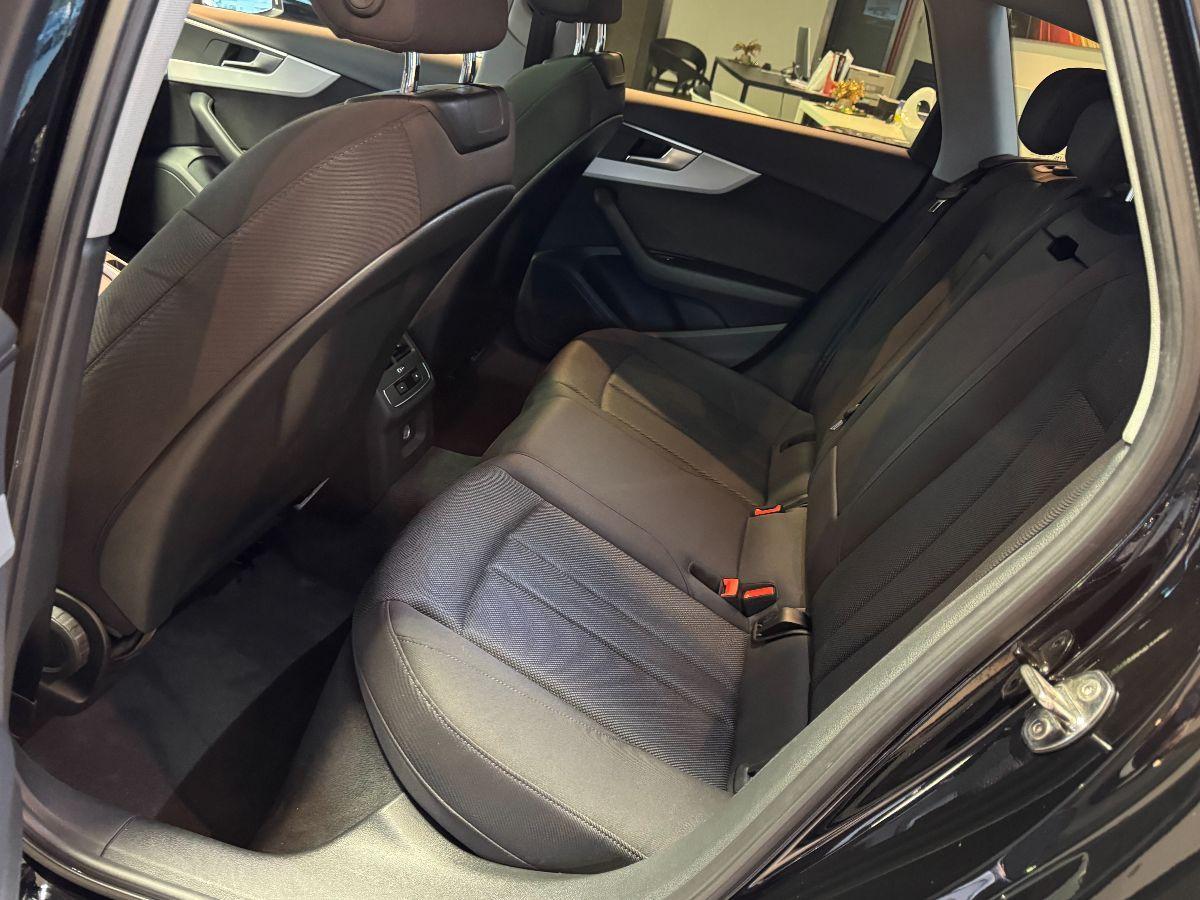 AUDI A4 Avant 2.0 TDI S-tronic S-line Tetto Solo 70.000km