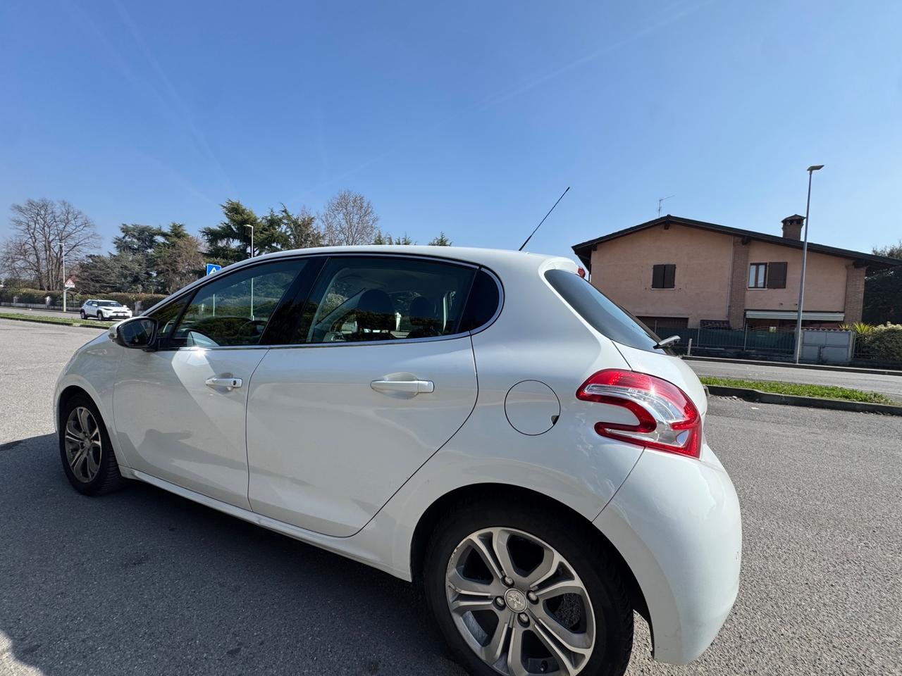 Peugeot 208 1.4 HDi 68 CV 5 porte Active