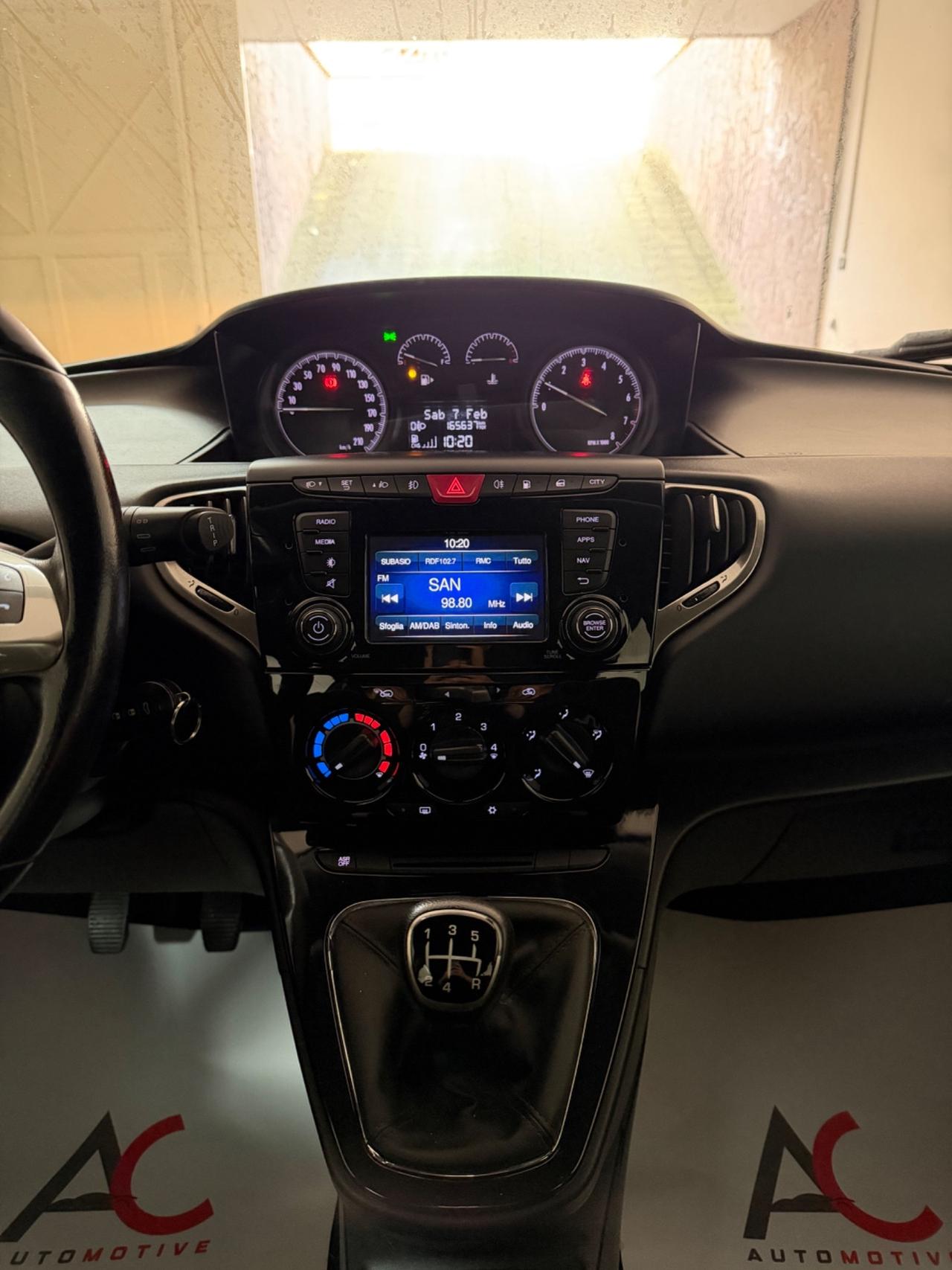 Lancia Ypsilon 0.9 TwinAir 85 CV 5 porte Metano Ecochic Platinum