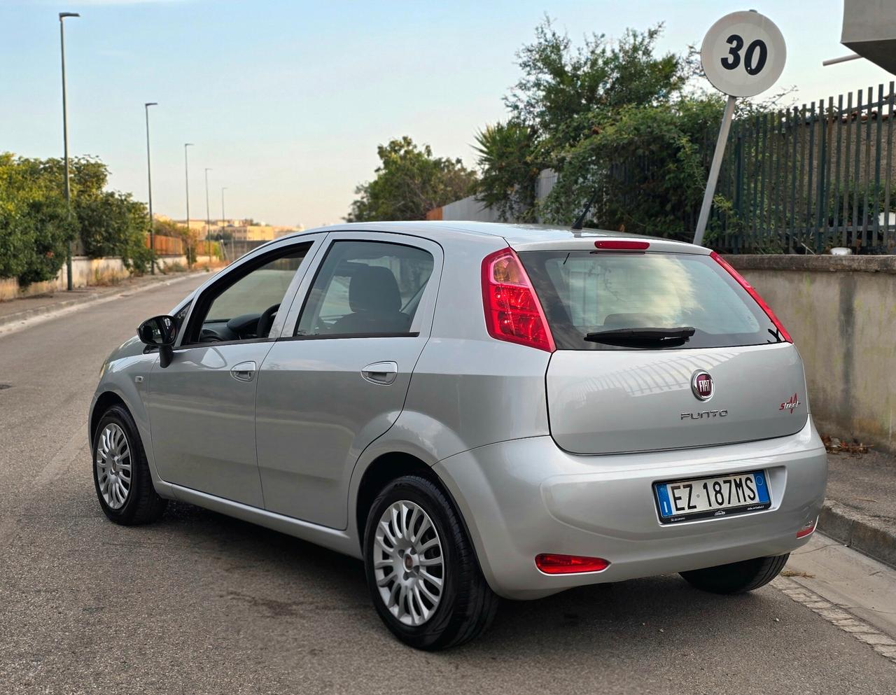 FIAT PUNTO STREET 1.3 M-JET 2016 CON 126.000KM