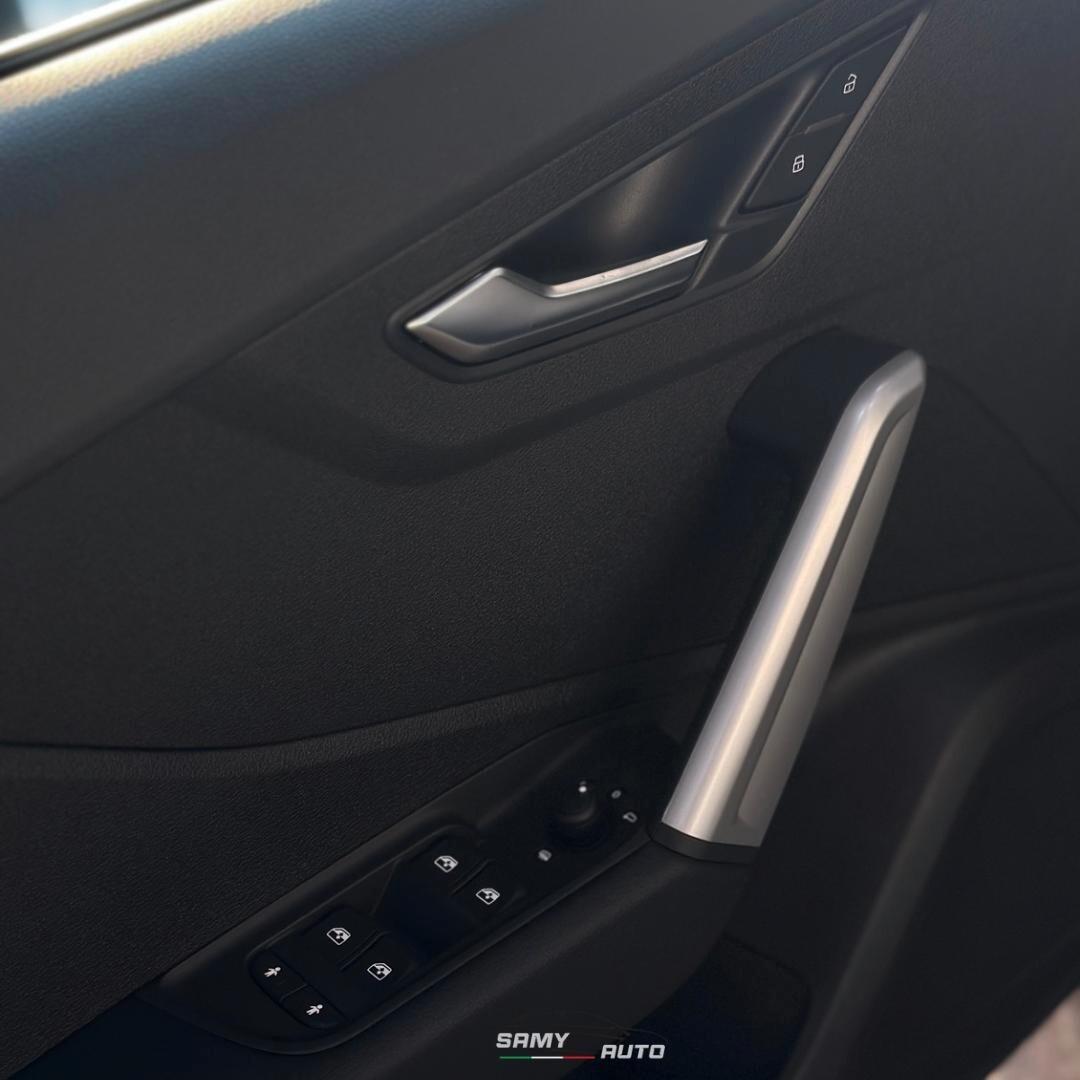 Audi Q2 30 TDI Identity Black