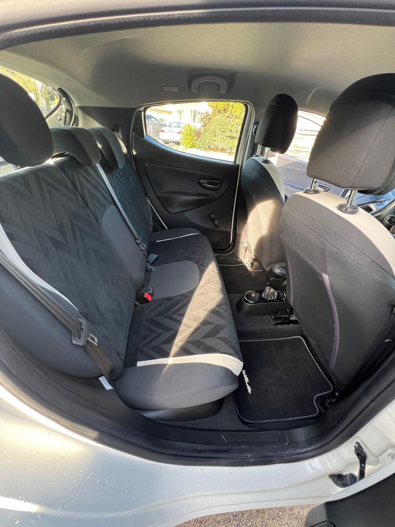 Lancia Ypsilon 1.2 69 CV 5 porte GPL Ecochic Silver