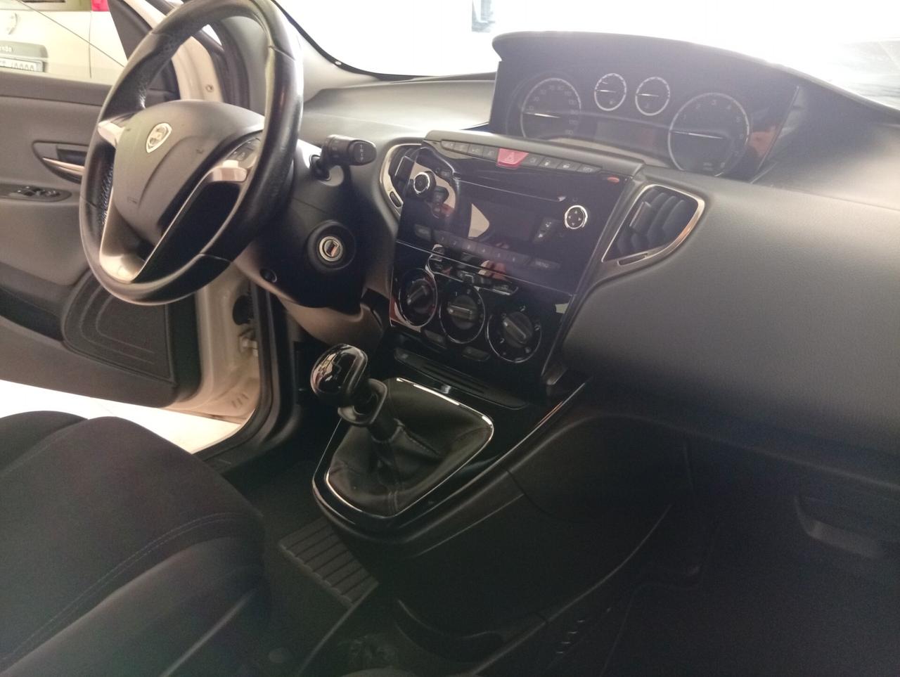 Lancia Ypsilon 1.2 69 CV 5 porte GPL Ecochic 30th Anniversary