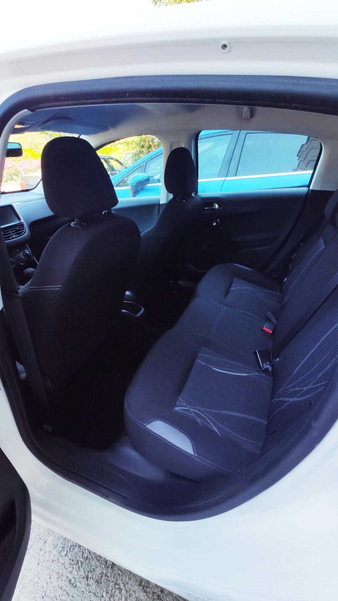 Peugeot 208 1.4 HDi 68 CV 5 porte Allure
