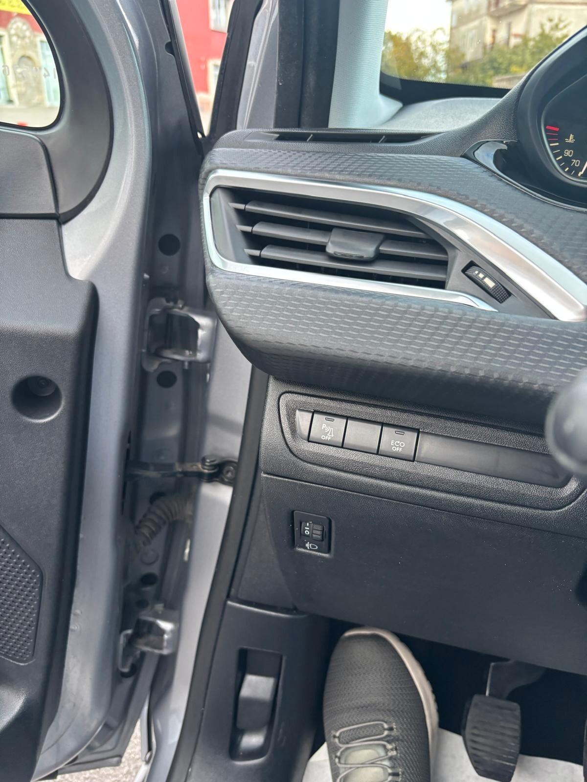 Peugeot 208 BlueHDi 100 S&S 5 porte Signature