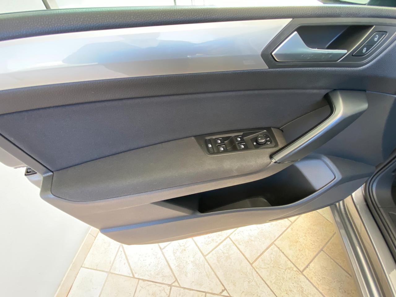 VOLKSWAGEN TOURAN 1.6 TDI COMFORTLINE 7 POSTI