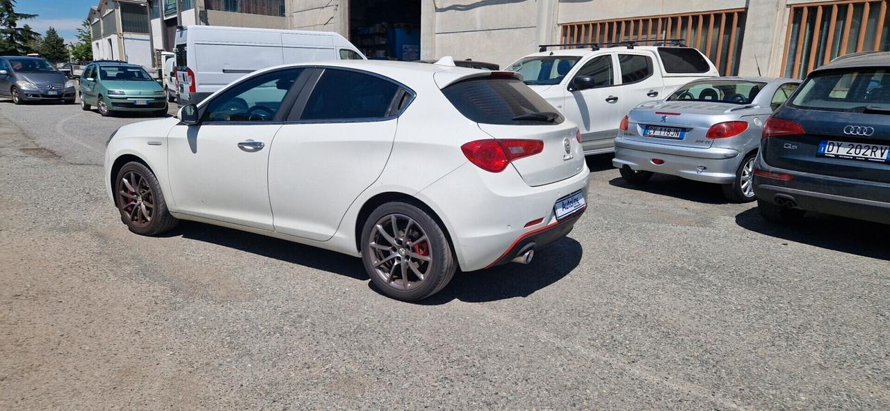 Alfa Romeo Giulietta 1.6 JTDm-2 105 CV Distinctive DISTRIBUZIONE E TAGLIANDO PASTIGLIE FRENI ESEGUITI
