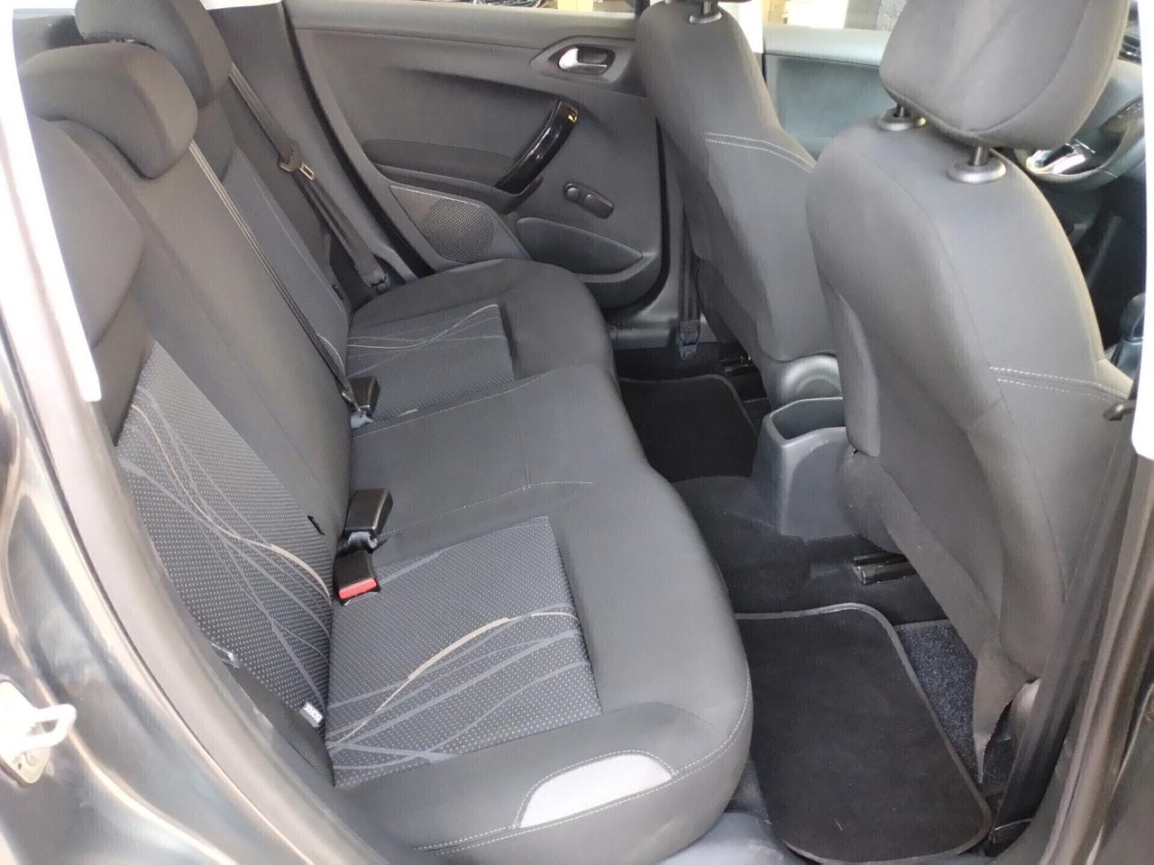 Peugeot 208 1.4 HDi 68 CV 5 porte Allure