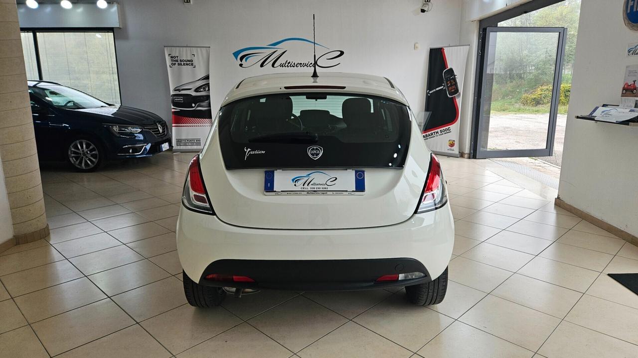 Lancia Ypsilon 1.2 69 CV 5 porte GPL Ecochic Elefantino Blu