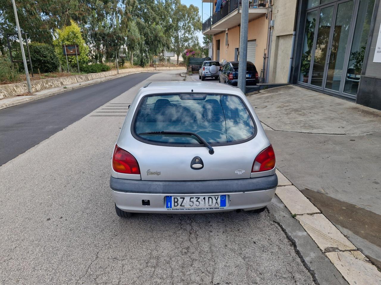 Ford Fiesta 1.2i 16V cat 5 porte Ghia