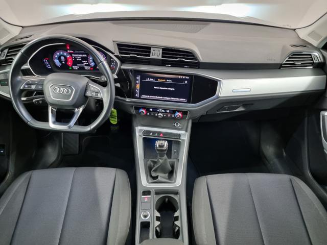 AUDI Q3 35 TFSI Business Advanced