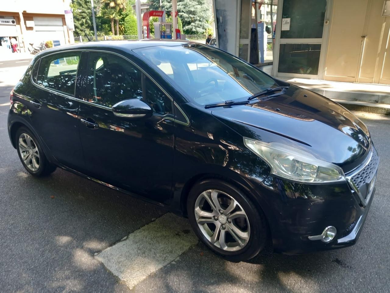 Peugeot 208 1.4 HDi 68 CV 5 porte Allure