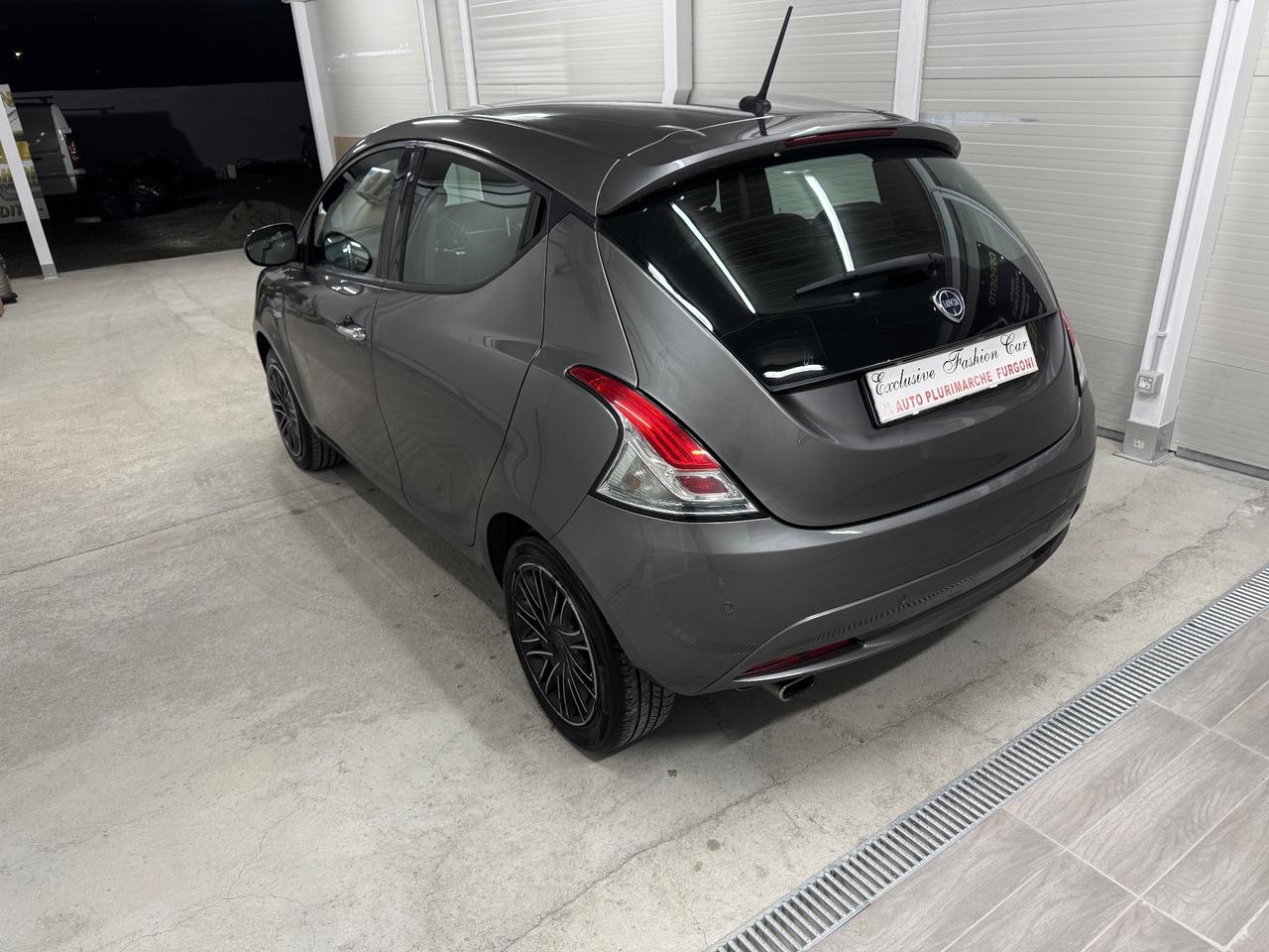 Lancia Ypsilon 1.2 69 CV 5 porte GPL Ecochic Monogram