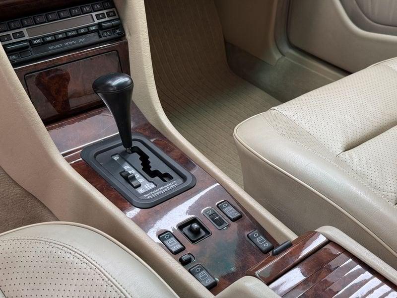Mercedes-Benz W124 – 500E VERDE MALACHITE METALLICO