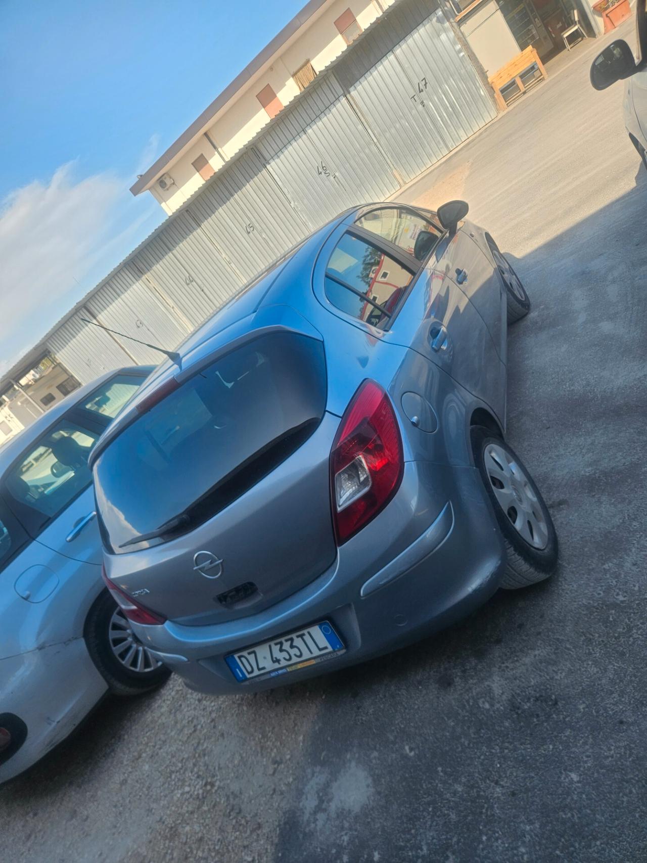 Opel Corsa 1.2 5 porte Cosmo