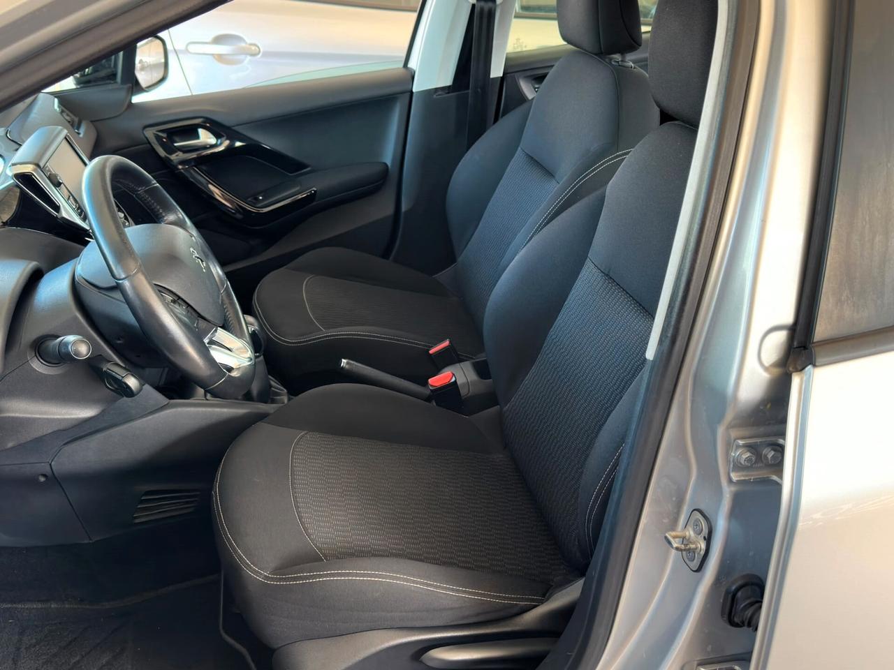 Peugeot 208 1.6 HDi 75 CV 05/2018