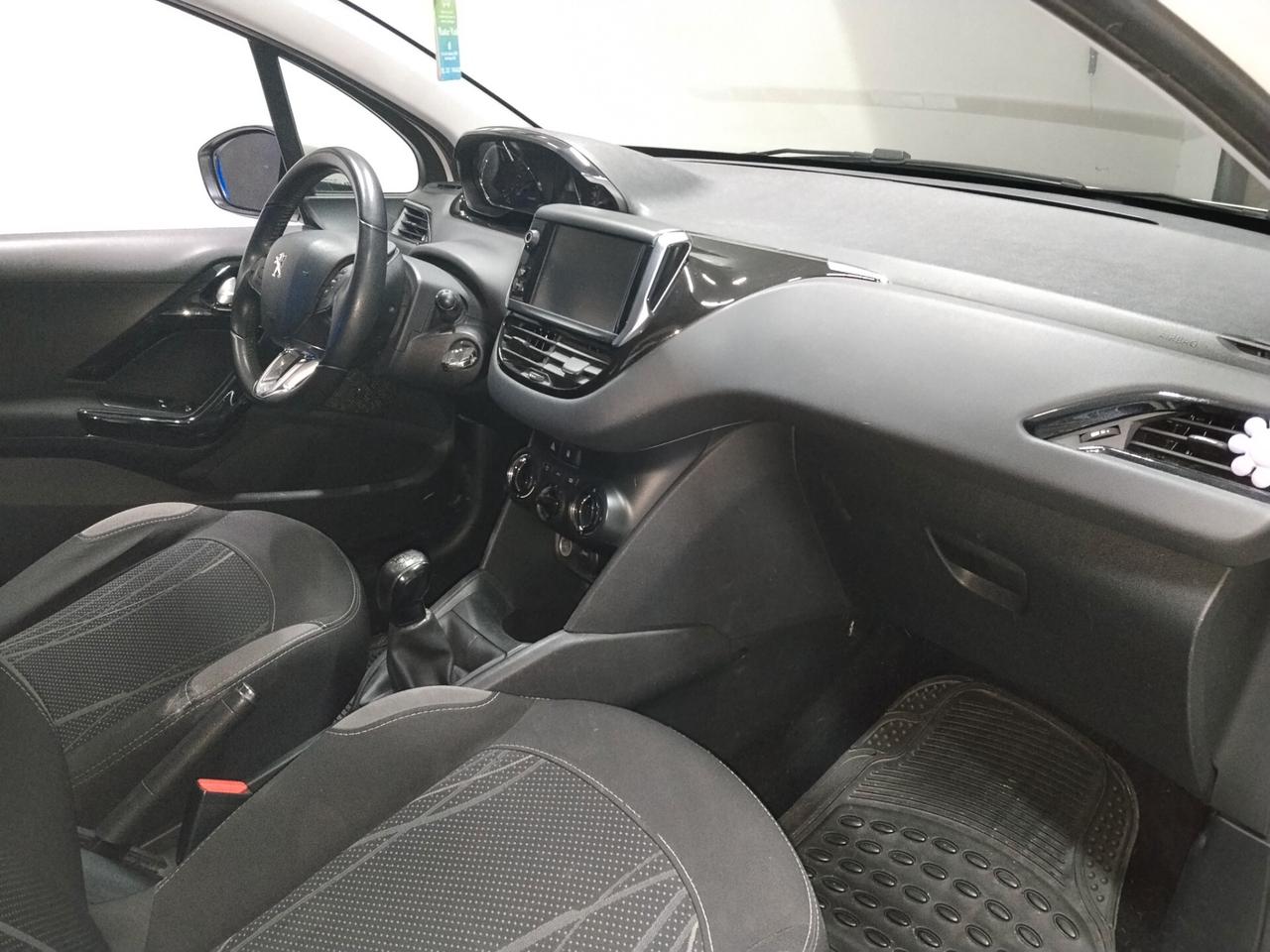 Peugeot 208 1.4 diesel 2014 CON GARANZIA